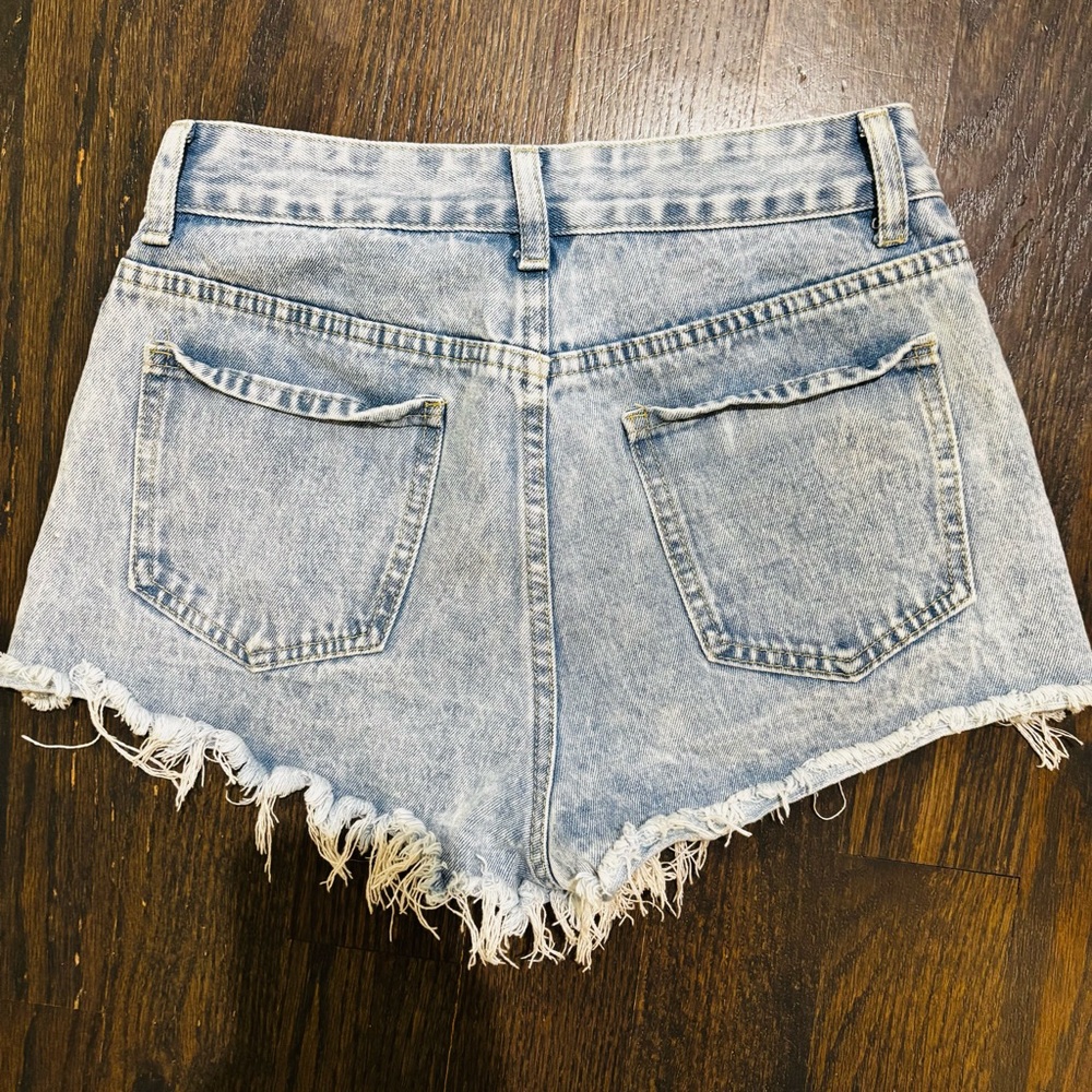 Shein High-Rise Distressed Light Wash Denim Shorts Sz 26 - Picture 3 of 5